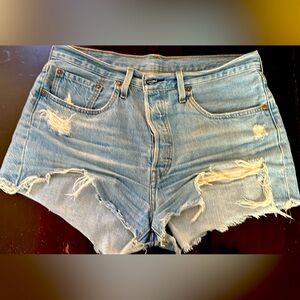 Women’s size 31 501 jeans used but excellent condition